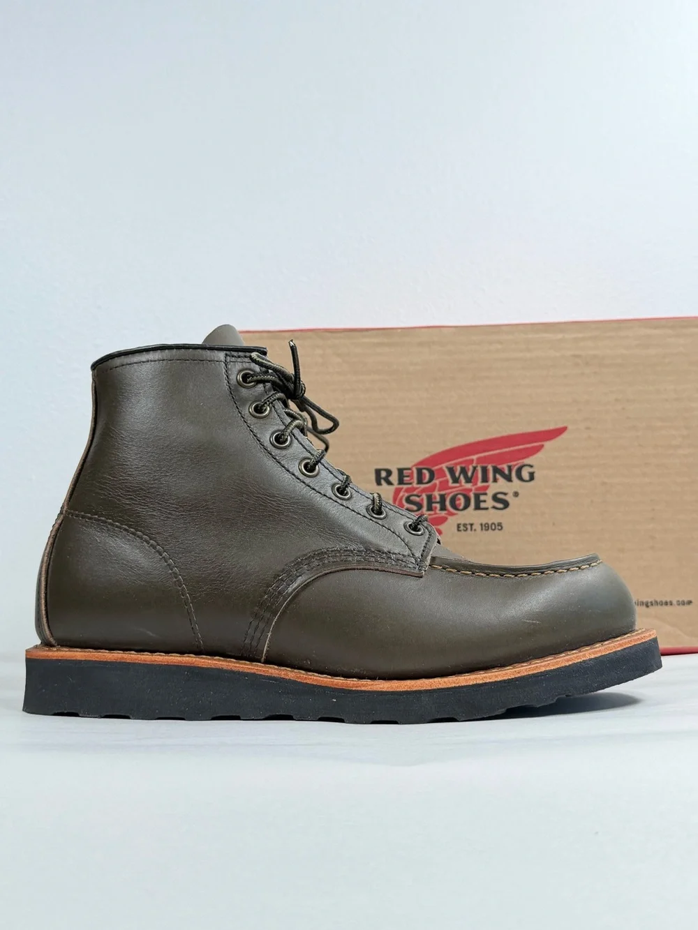 Red Wing Shoes Men’s Heritage Boots Size 8.5 D 8828 Alpine Portage Moc Toe USA